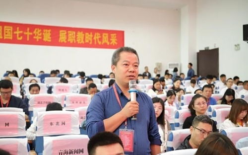 全國(guó)融媒采訪團(tuán)走進(jìn)武漢交通職業(yè)學(xué)院探尋 水上速度