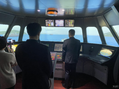 實(shí)訓(xùn)室內(nèi)&ldquo;劈波斬浪&rdquo; 武漢船舶職院教師為&ldquo;準(zhǔn)船長&rdquo;授課