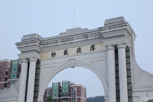 武漢一高校校門與清華園 撞臉